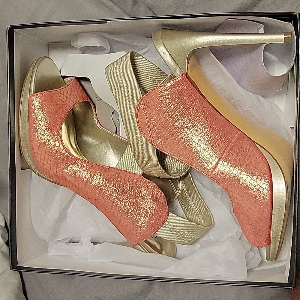 Carlos Santana Coral/Gold heels